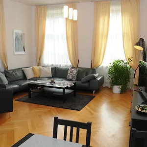 royal-road-apartment.praguehotelsweb.com/