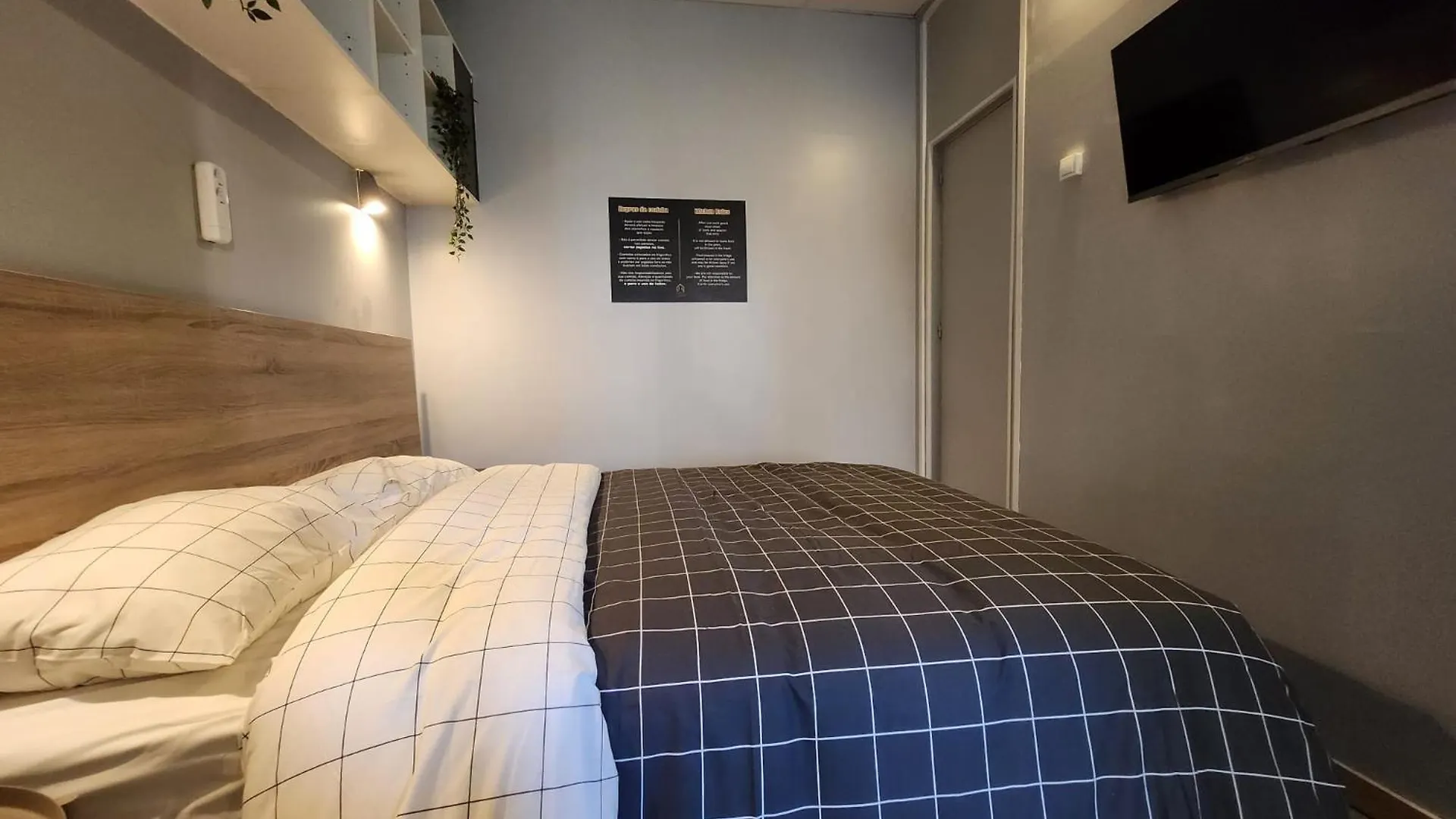 Daora Lisbon Hostel contacts
